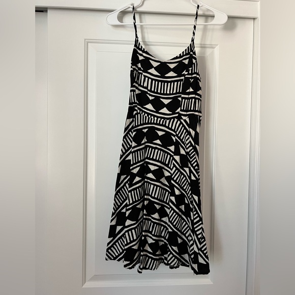 Old Navy The Cami Dress Black Geo Aztec Size Small - Picture 2 of 7